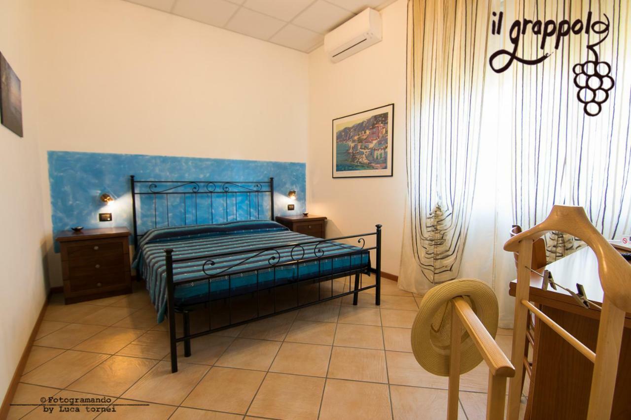 B&B Il Grappolo Foresteria Lombarda Sirmione Exteriör bild