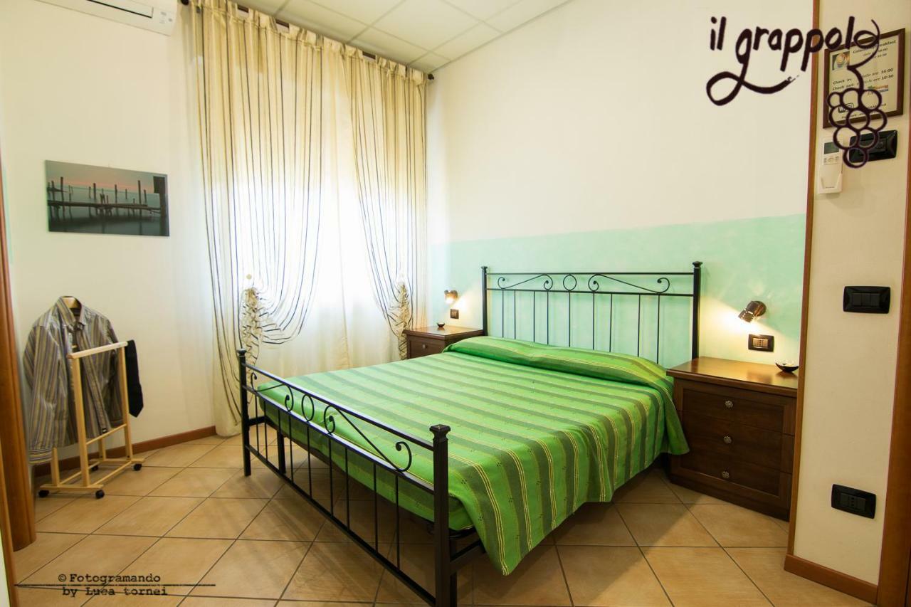B&B Il Grappolo Foresteria Lombarda Sirmione Exteriör bild